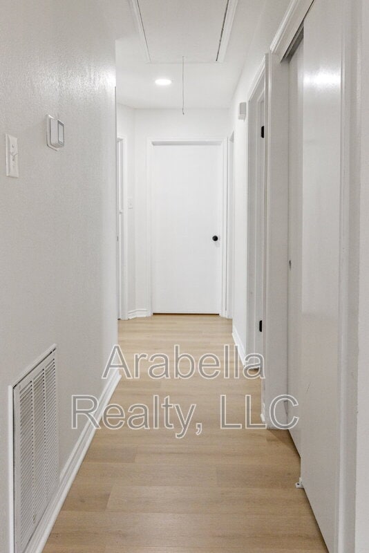 Building Photo - 8554 Timber Lodge