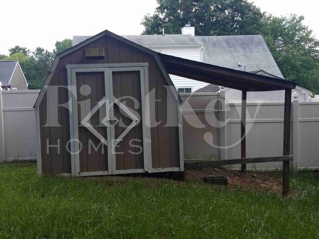 Building Photo - 3380 Chadbury Dr NW