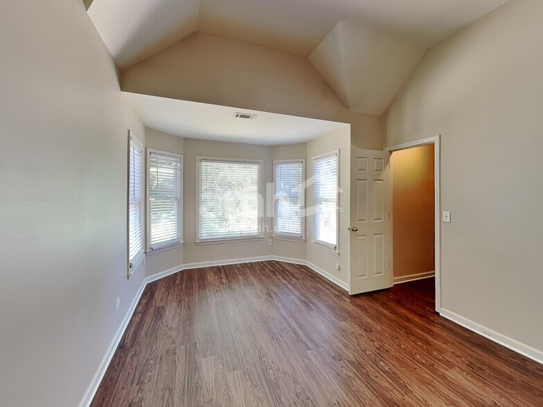 Building Photo - 1315 Killian Shoals Way SW