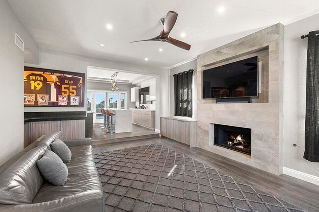 Building Photo - 376 Canyon Ridge Dr