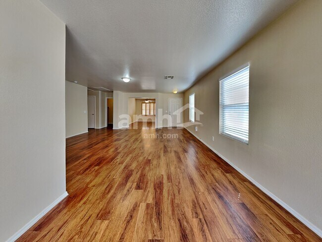 Building Photo - 10778 W Louise Dr