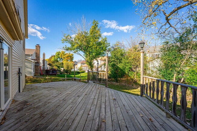 Building Photo - 62 E Fox Hill Dr