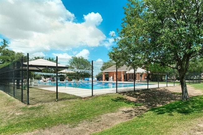 Building Photo - 811 Bedford Ct