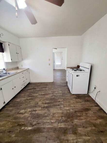 Building Photo - 1001 S Main St