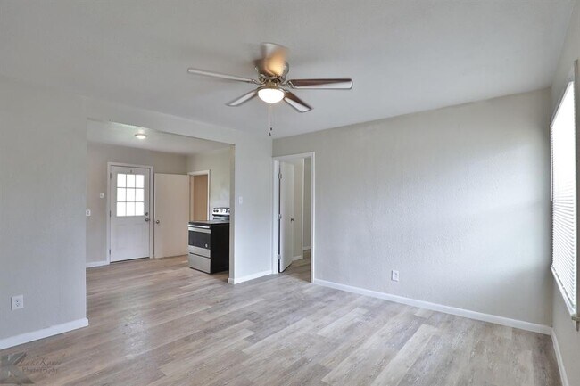 Building Photo - 1202 S San Jose Dr