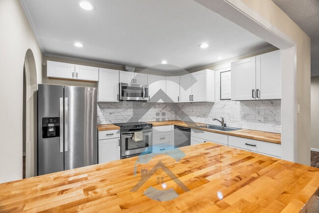 Building Photo - 12533 Rivercrest Dr
