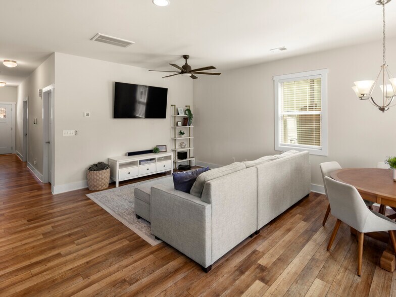 Building Photo - 84 Cardwell Ln