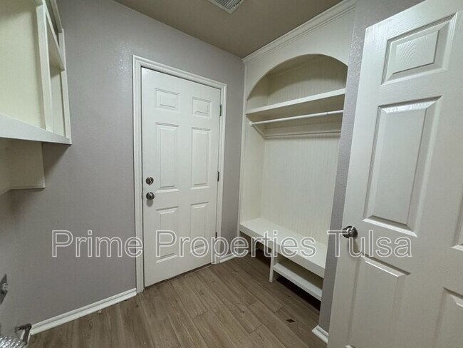 Building Photo - 10333 E 112th St S