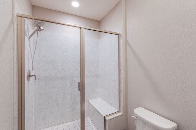 Building Photo - Stunning 5Bed/4.5 Bath home located in a prestigious guard gated community of Reverence in Summerlin