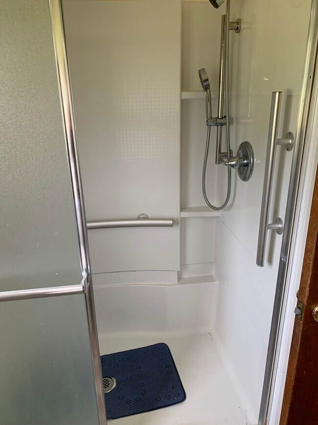 Large shower - 111 Kaime Rd