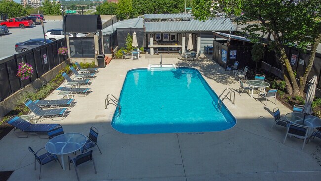 Building Photo - 609 Central St