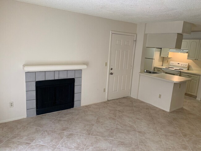 Building Photo - 2550 N Alafaya Trail