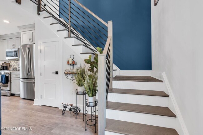 Building Photo - 502 12th Ave