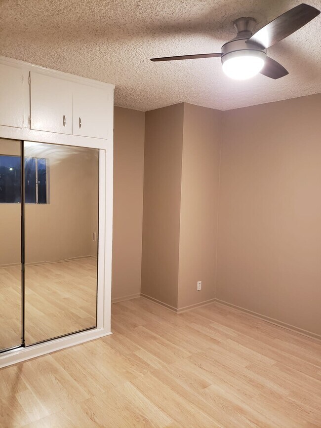 Bedroom 1 - 2711 S Redondo Blvd