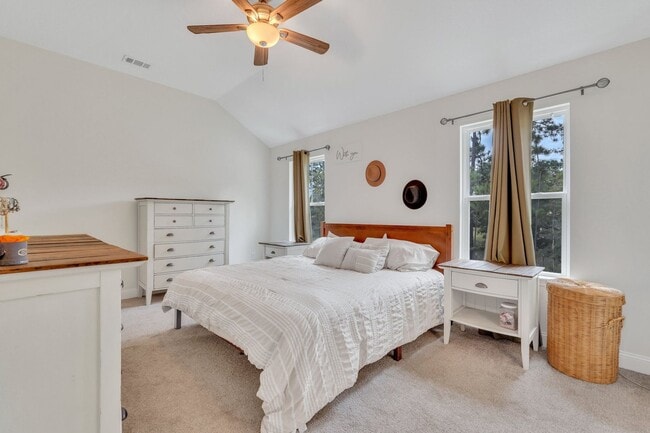 Building Photo - AVAILABLE NOVEMBER (PET FRIENDLY)