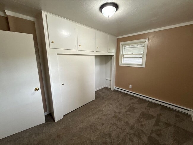 Building Photo - 465 Madrona Ave SE