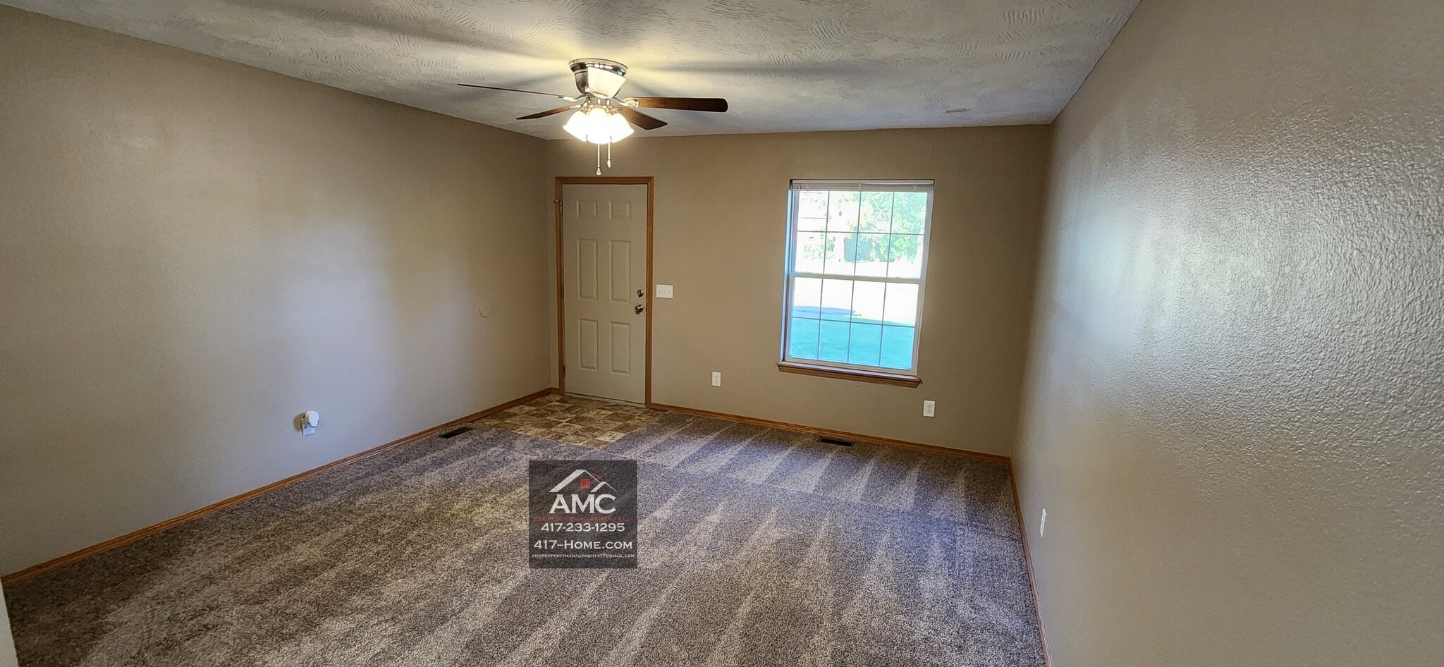 Livig Area - 106 S Maple St