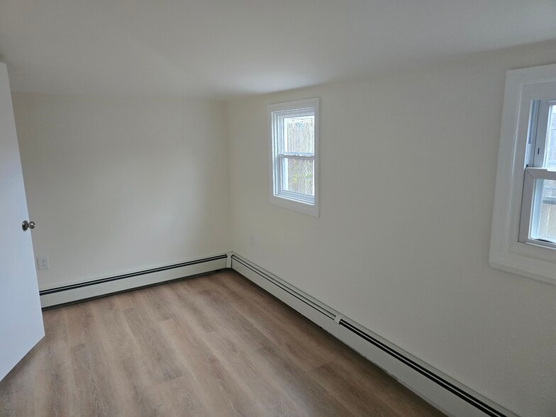 Building Photo - 1208 7th Ave