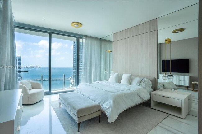 Building Photo - 300 Biscayne Blvd Way