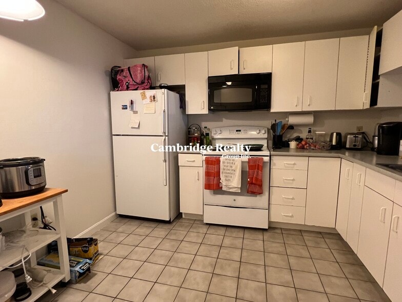 Building Photo - 151 Beacon St