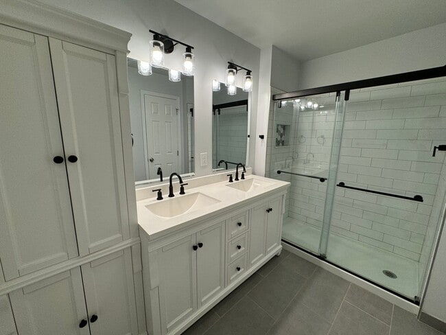 Building Photo - THREE BEDROOM  w Finished Basement- PARKLA...