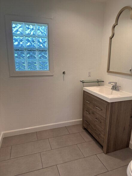 Building Photo - 708 NW 51st St