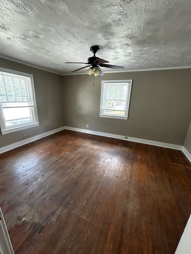 Building Photo - Washington Street Duplex