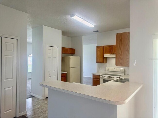 Building Photo - 327 Alegriano Ct