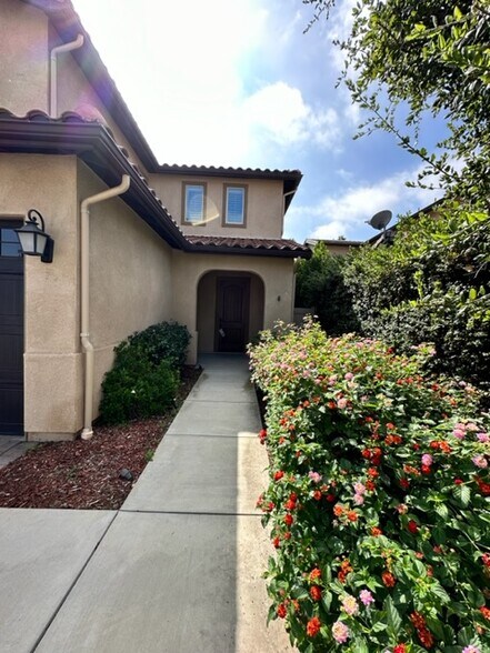 entrance - 17032 Cantlay St