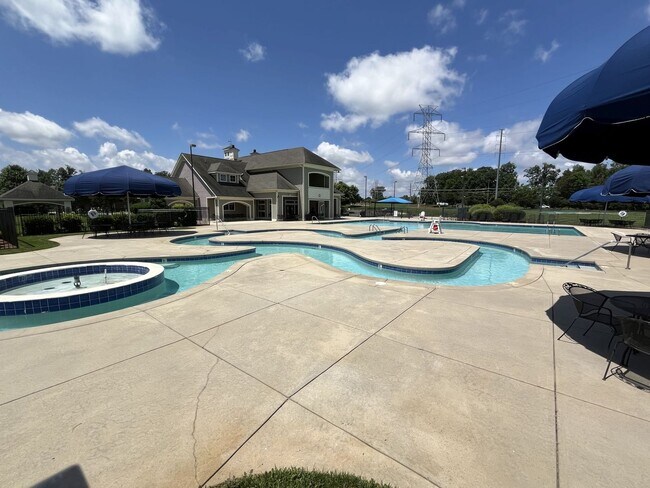 Building Photo - Great 4 Bed Home in Desired Winding Walk C...