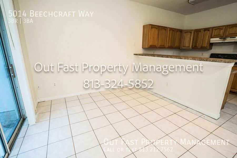 Building Photo - 5014 Beechcraft Way