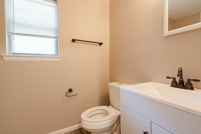 Building Photo - 174 Sequoia Cir