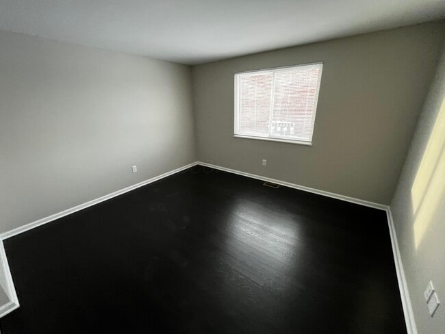 Building Photo - 4669 Hilton Ave