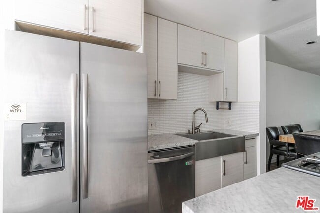 Building Photo - 5820 Yolanda Ave