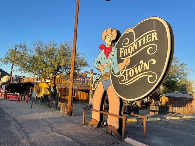 Building Photo - 37830 Linda Dr