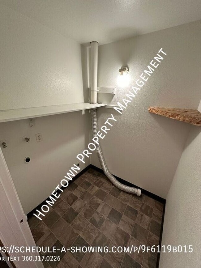 Building Photo - 335 Dennis St SE