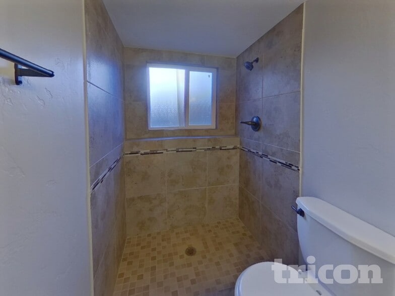 Building Photo - 7623 Safari Cir