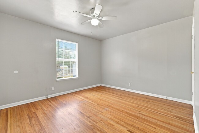 Building Photo - 6624 E 27th Pl