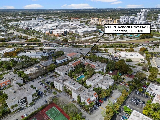 Building Photo - 6900 N Kendall Dr