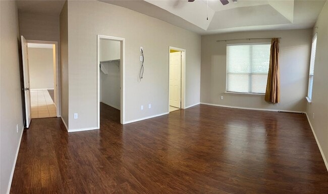 Building Photo - 5733 Pebble Ridge Dr