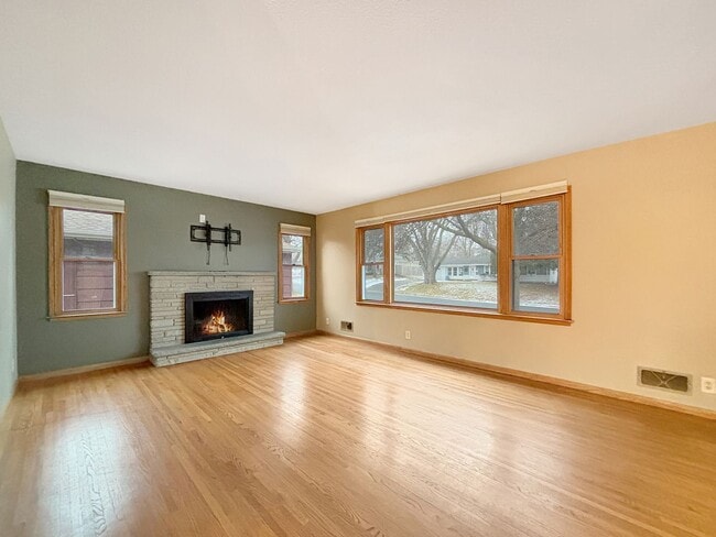 Building Photo - 303 Monroe Ave S