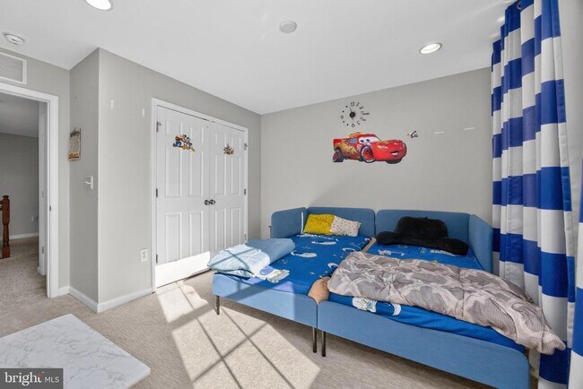 Building Photo - 271 Fairfield Cir W