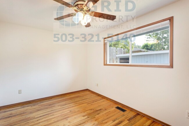 Building Photo - 3 Bedroom Ranch in Milwaukie