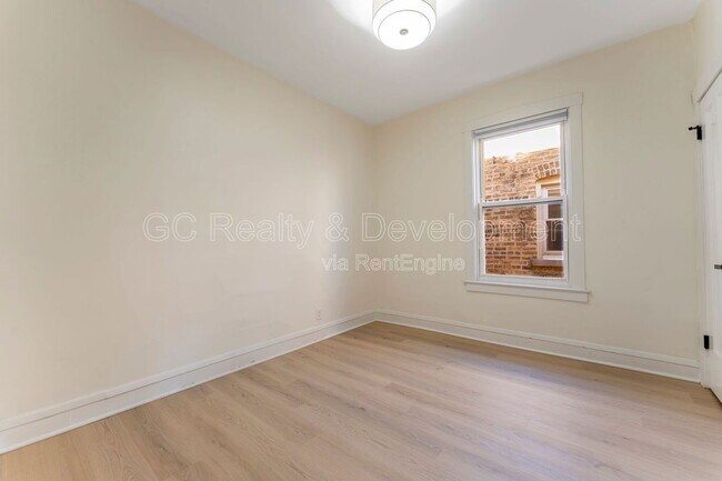 Building Photo - 5737 N Washtenaw Ave