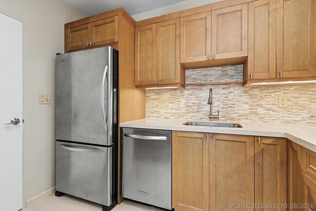 Building Photo - 888 Intracoastal Dr