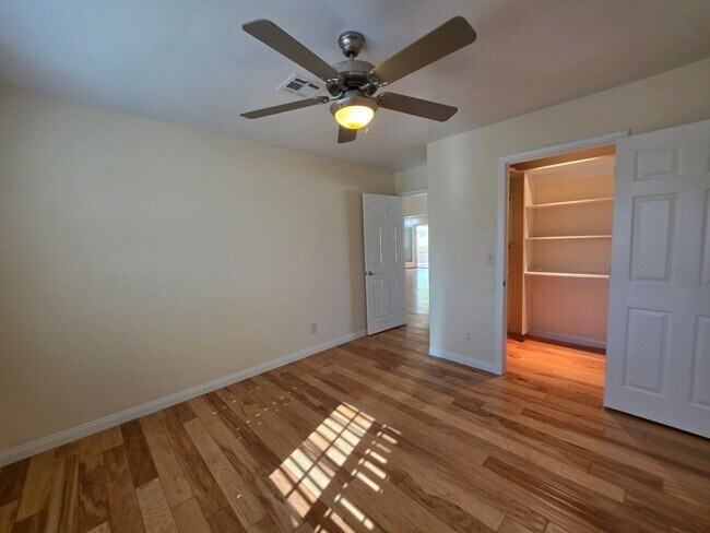 Building Photo - Spacious Home in the Heart of Green Valley