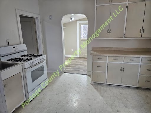 Building Photo - 209 W Pine St