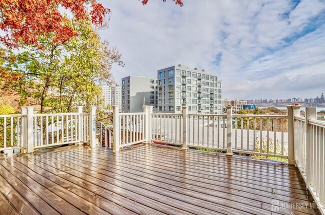 Building Photo - 9017 Riverside Pl