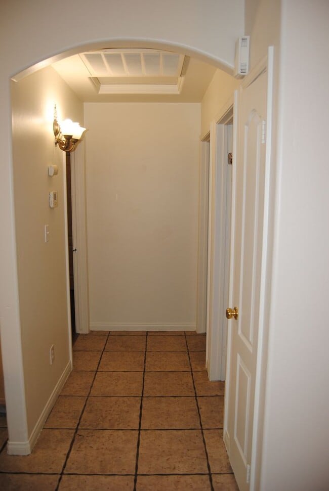 Building Photo - 328 Sherman Peak Dr