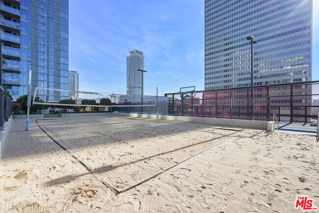 Building Photo - 1100 S Grand Ave